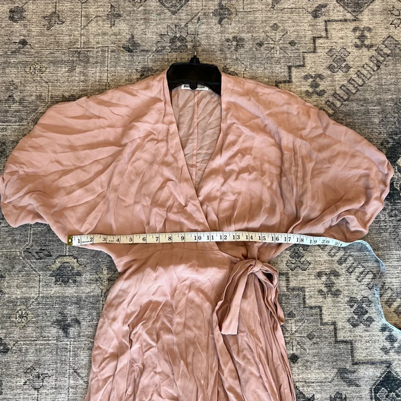 Reformation women’s Winslow dress in blush size small - Picture 9 of 10